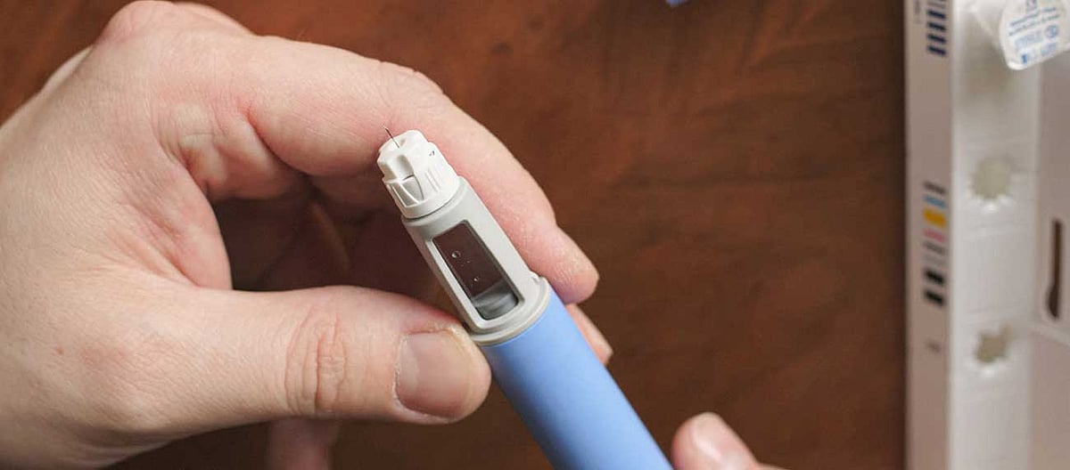 What are some strategies for promoting healthy weight gain in diabetes?